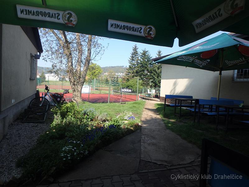 12.JPG - Občerstvení na tenisových kurtech v Radotíně